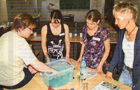 Erzieherinnen lernen das Experiment